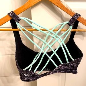 Lululemon sports bra